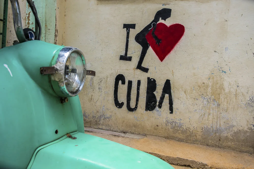 LOVING CUBA