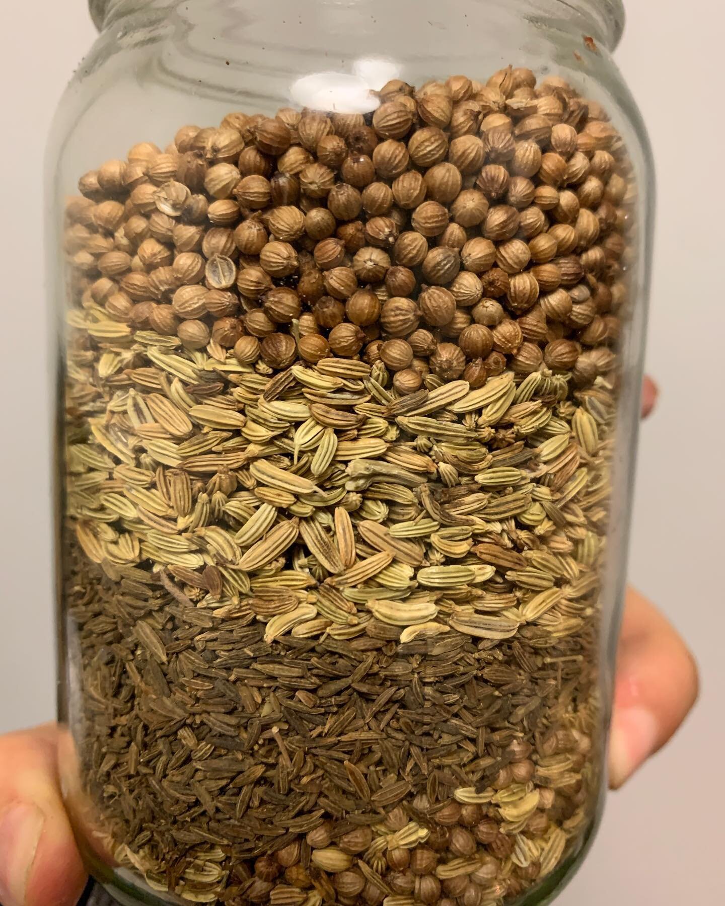 🌱a little something to help lighten the load #springcleaning
☼
&darr; 
DIGESTIVE TEA
1/4 tsp Coriander Seed
1/4 tsp Fennel Seed
1/4 tsp Cumin Seed
&darr;
Directions:
1. Steep seeds in 8oz of boiling water for 5 min
2. Strain and sip after meals
☼
#t