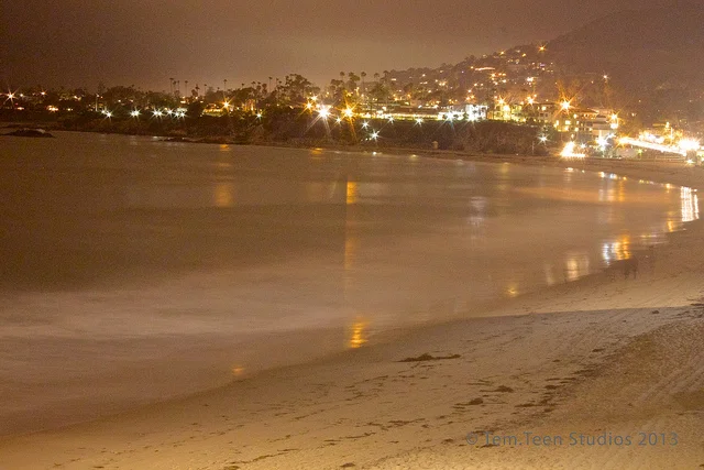 There were some people on the beach in the original photo, but you could hardly see them. Therefore I decided to remove them without cringing.