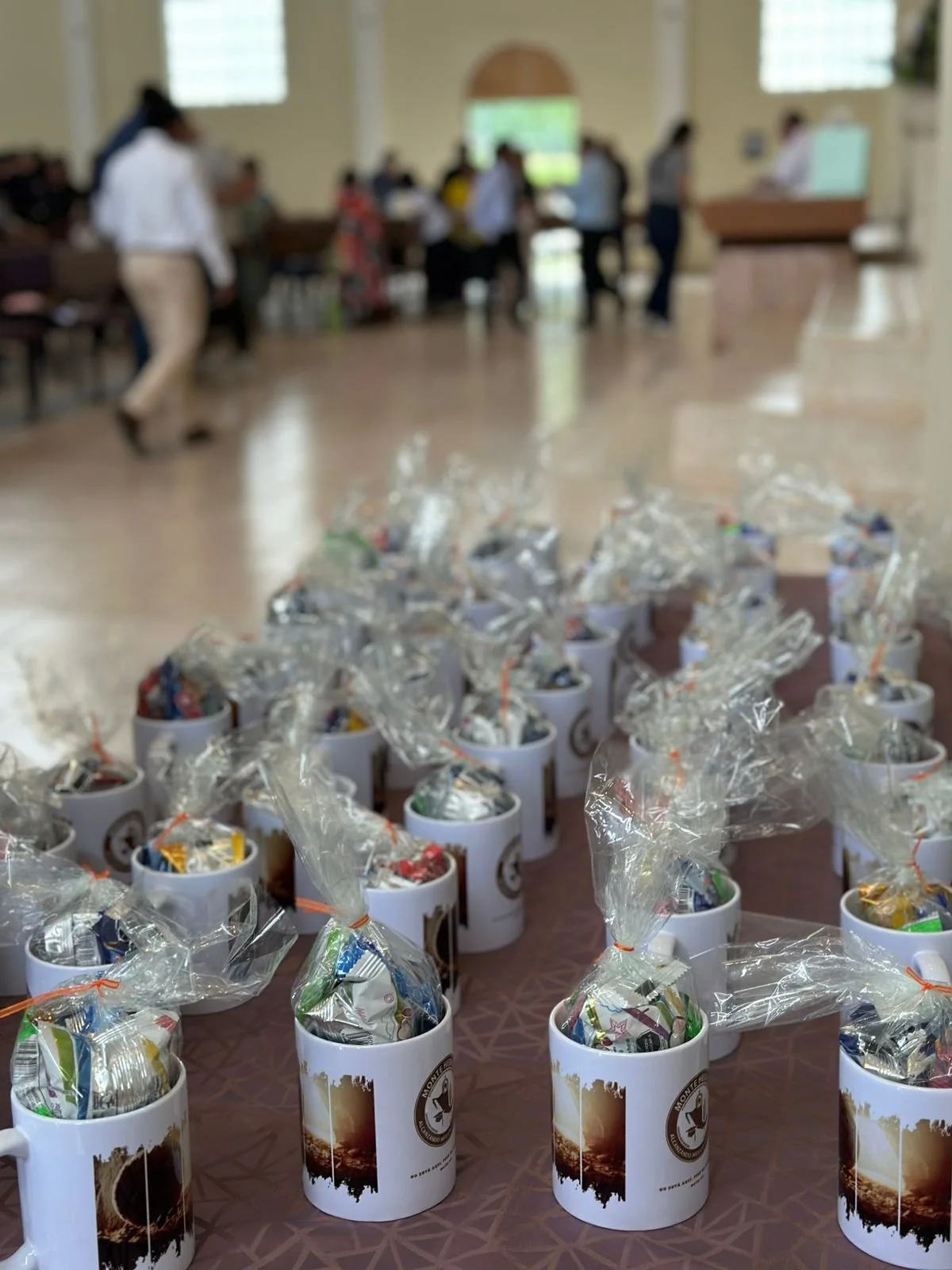 Entrega de Detalles a las Familias en la Iglesia