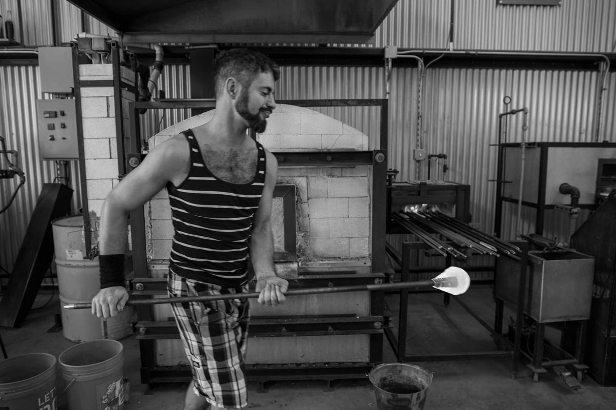 Gathering molten glass from the furnace