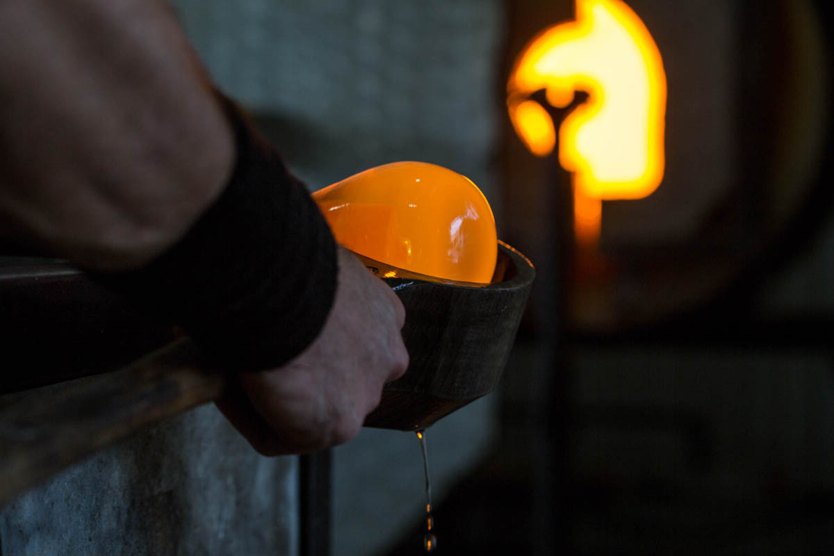 Shaping a molten glass