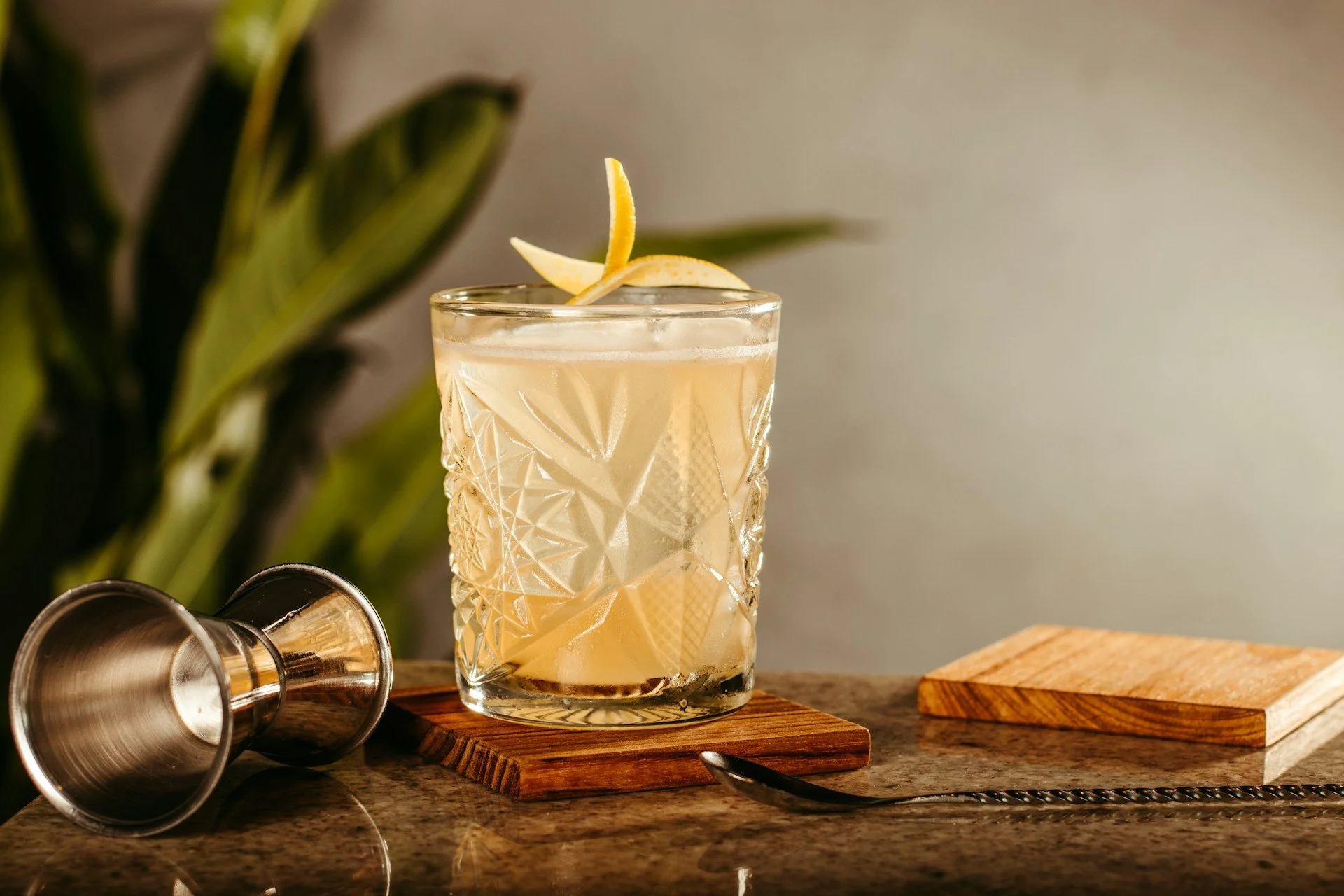 Looking for Luxurious Drinkware? Try a Mocktail Set This Spring