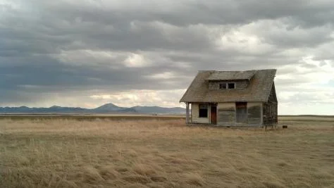 Abandoned-House-in-the-Middle-of-Montana-474x267.jpg
