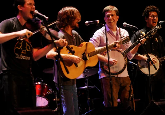 Old-Crow-Medicine-Show-Ed-Helms-thumb-537x374-17068.jpg