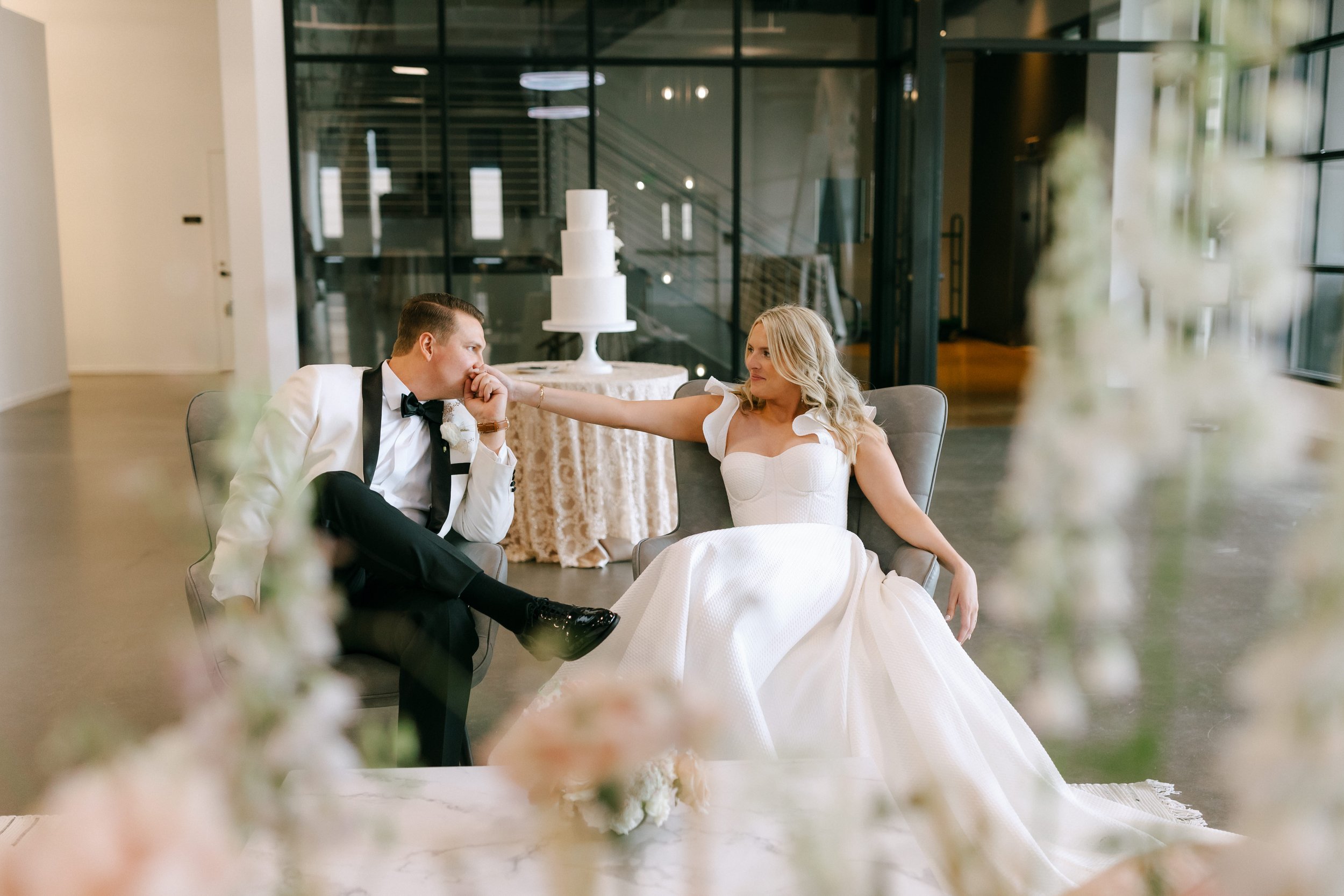 minneapolis minnesota bride and groom sunset golden hour husband and wife wedding photos by madison delaney photography 33.jpg