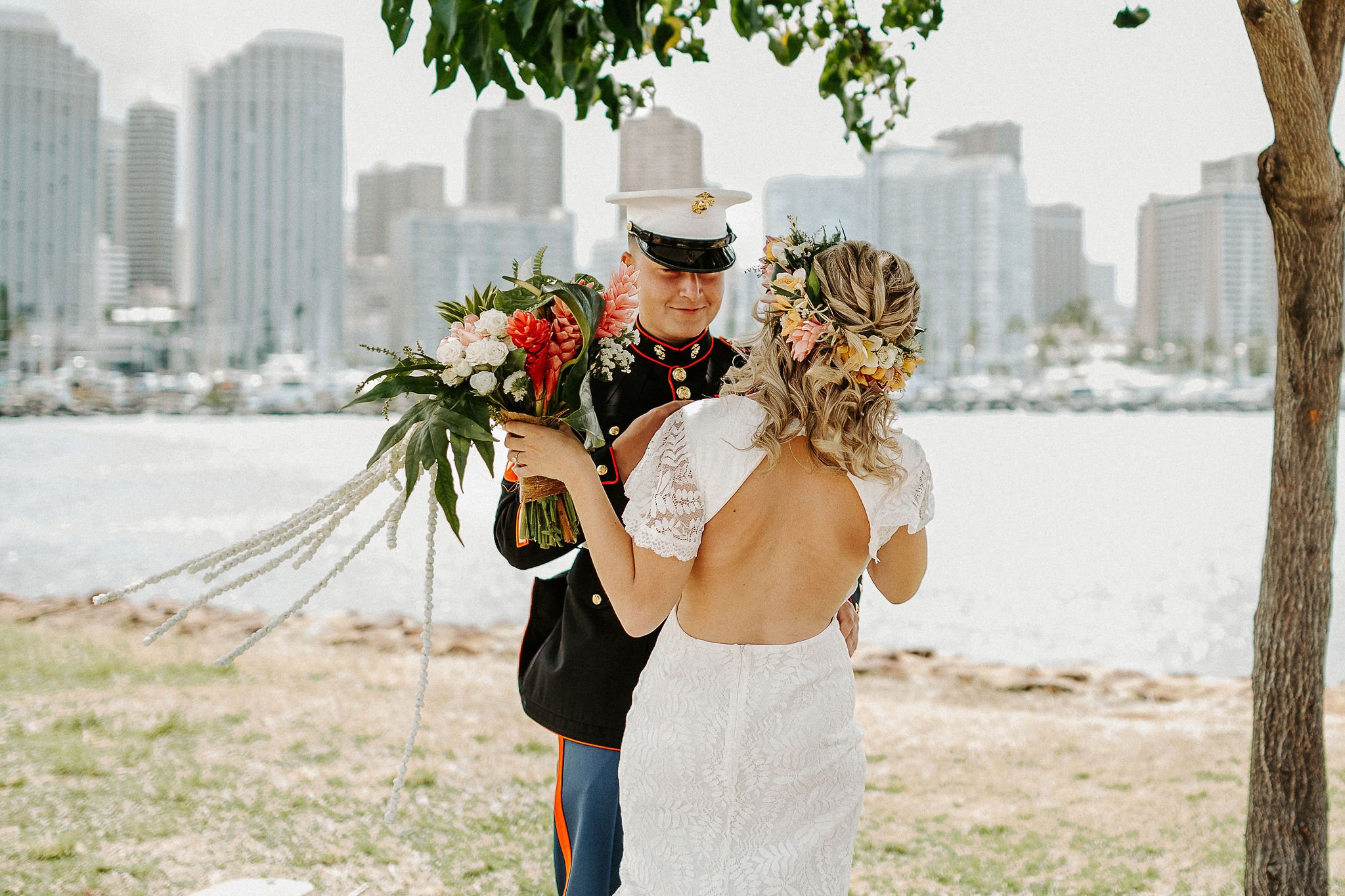 intimate-hawaii-wedding-waikiki-catamaran-sarah-doucet-photography-186.jpg