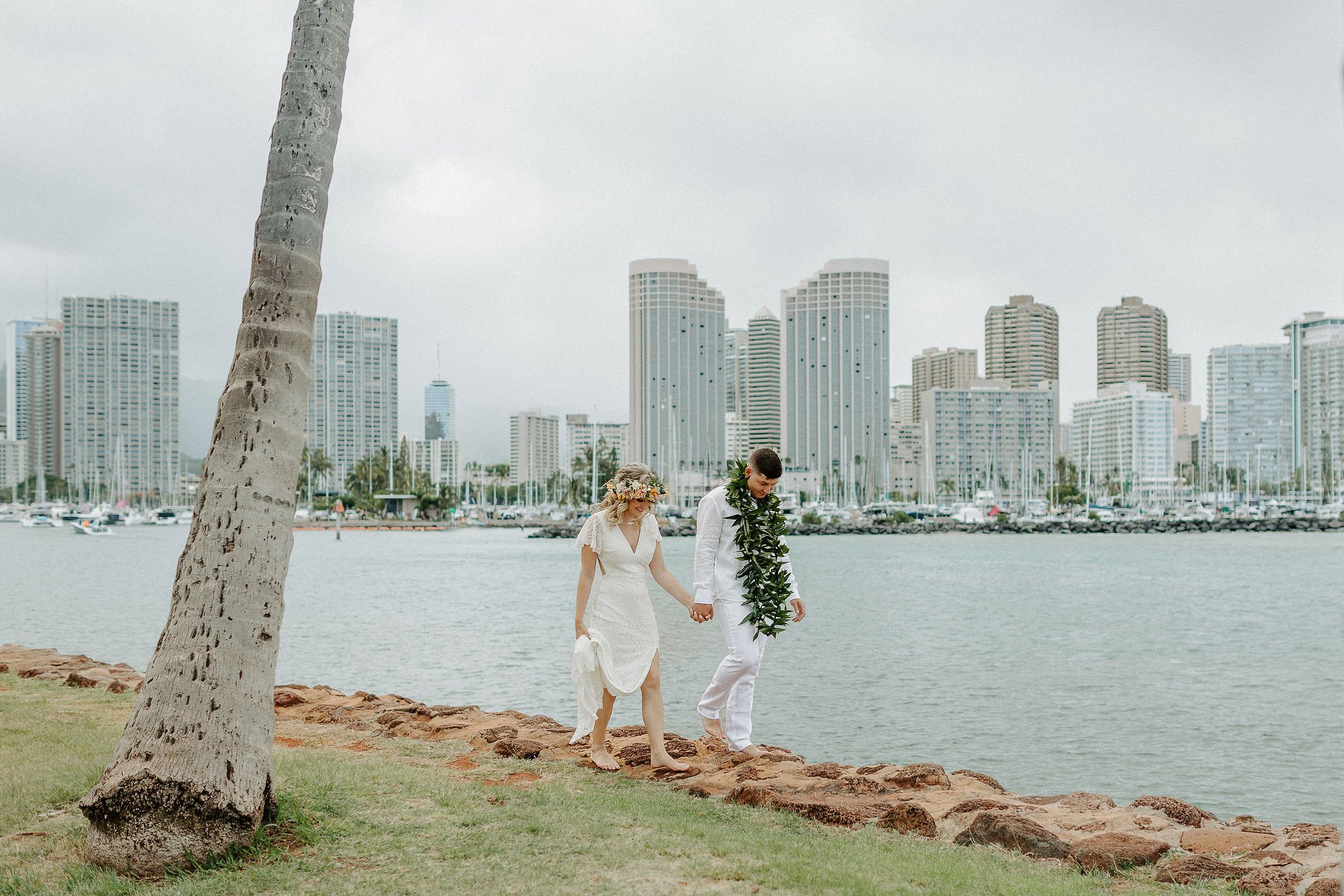 intimate-hawaii-wedding-waikiki-catamaran-sarah-doucet-photography-313.jpg