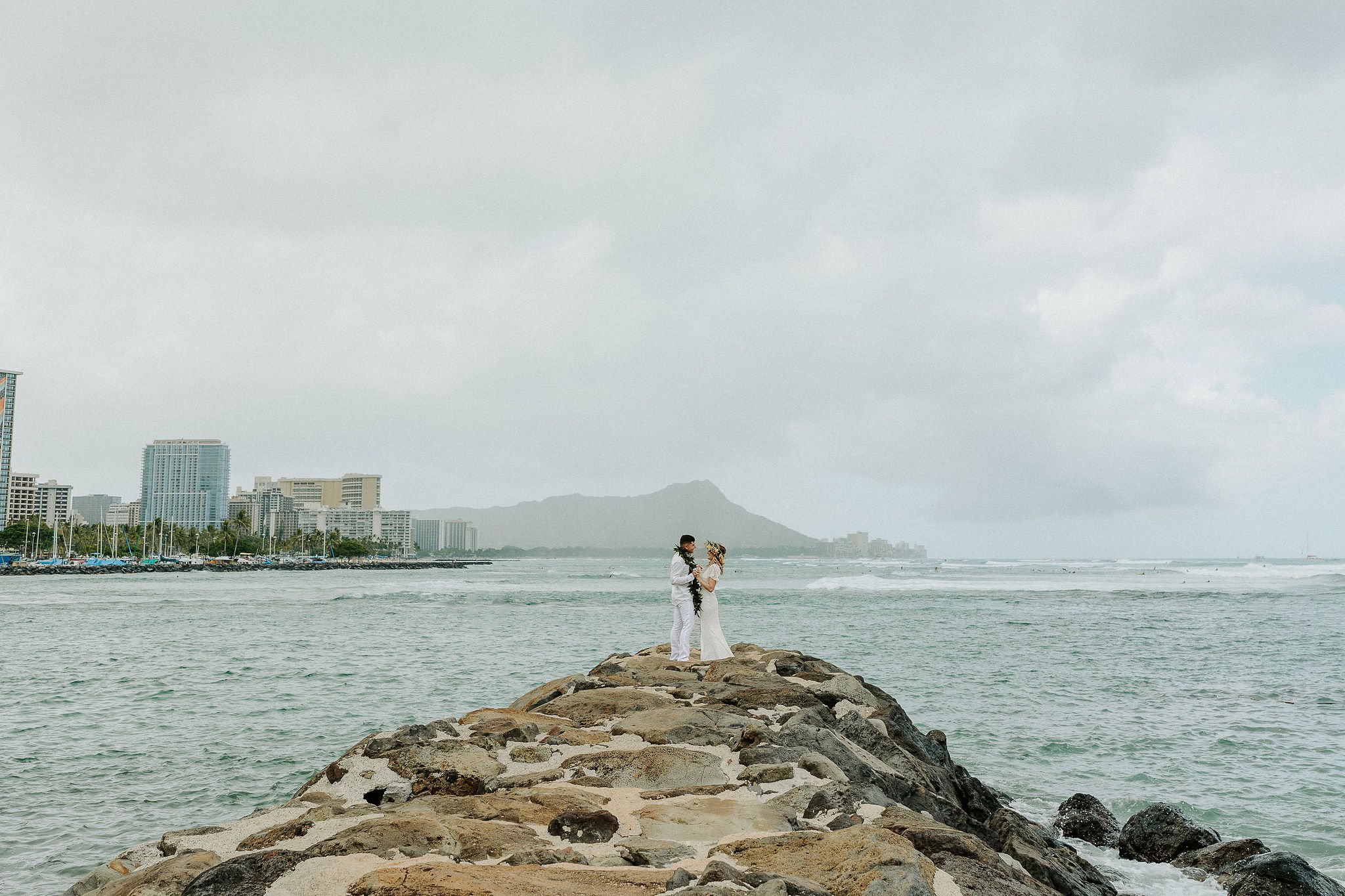 intimate-hawaii-wedding-waikiki-catamaran-sarah-doucet-photography-336.jpg