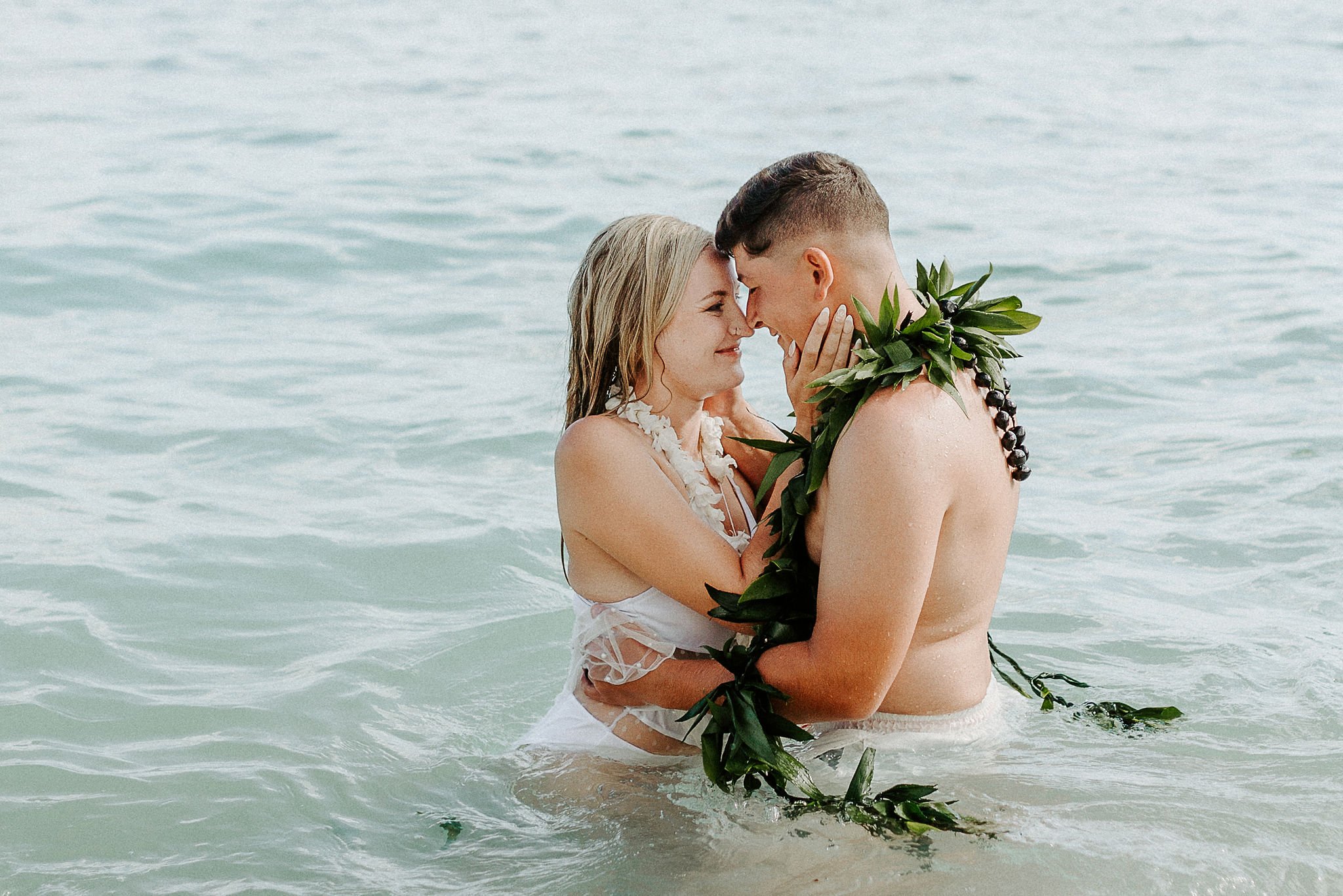 intimate-hawaii-wedding-waikiki-catamaran-sarah-doucet-photography-694.jpg