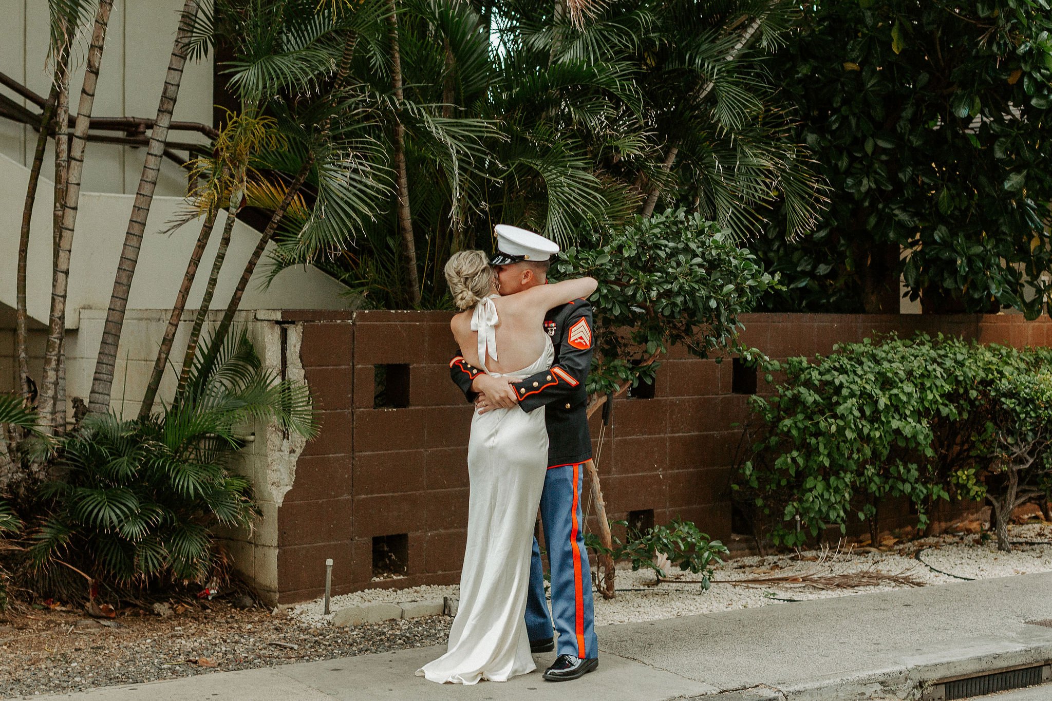 intimate-hawaii-wedding-waikiki-catamaran-sarah-doucet-photography-735.jpg