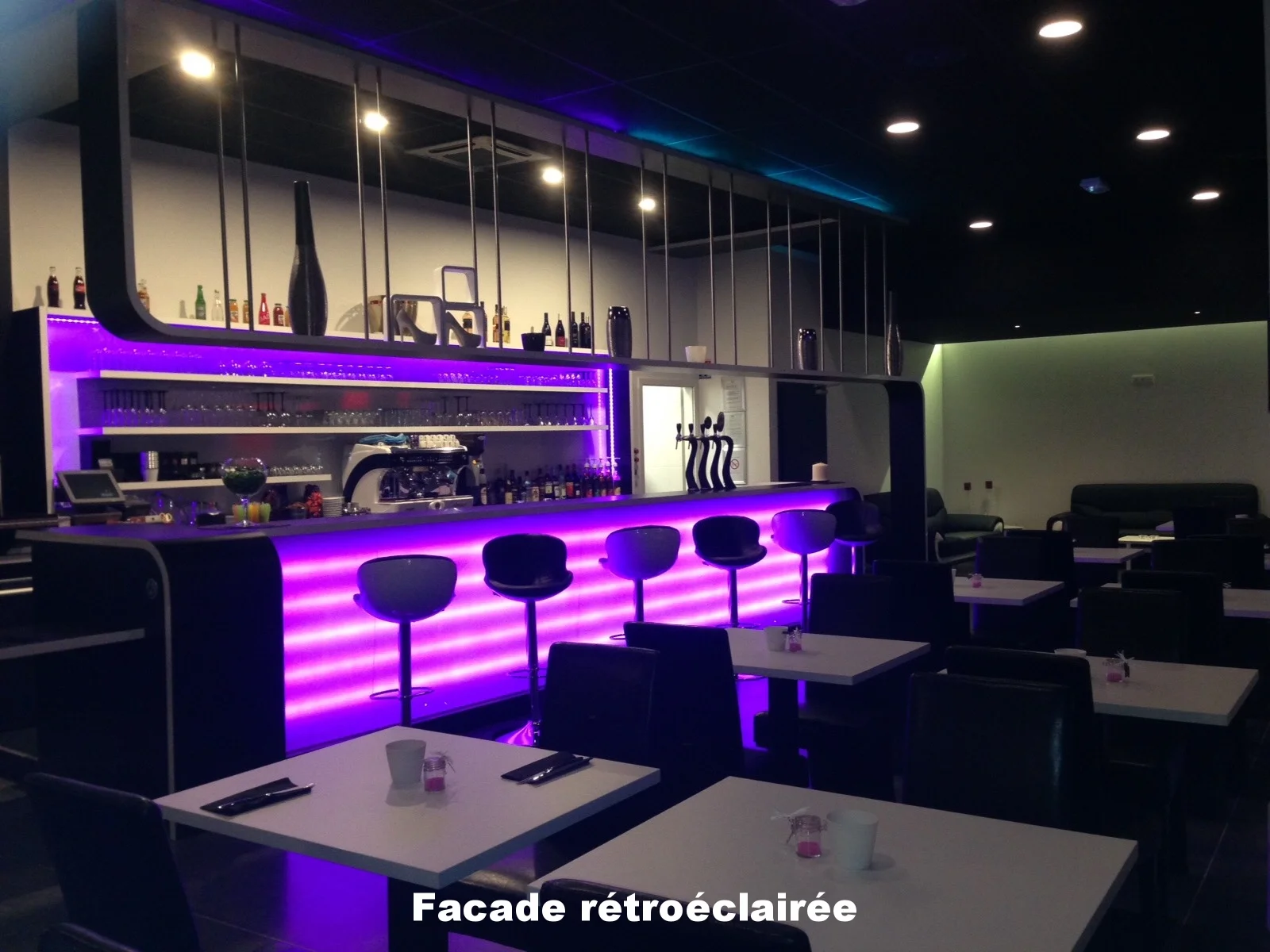  Façade rétroéclairée 