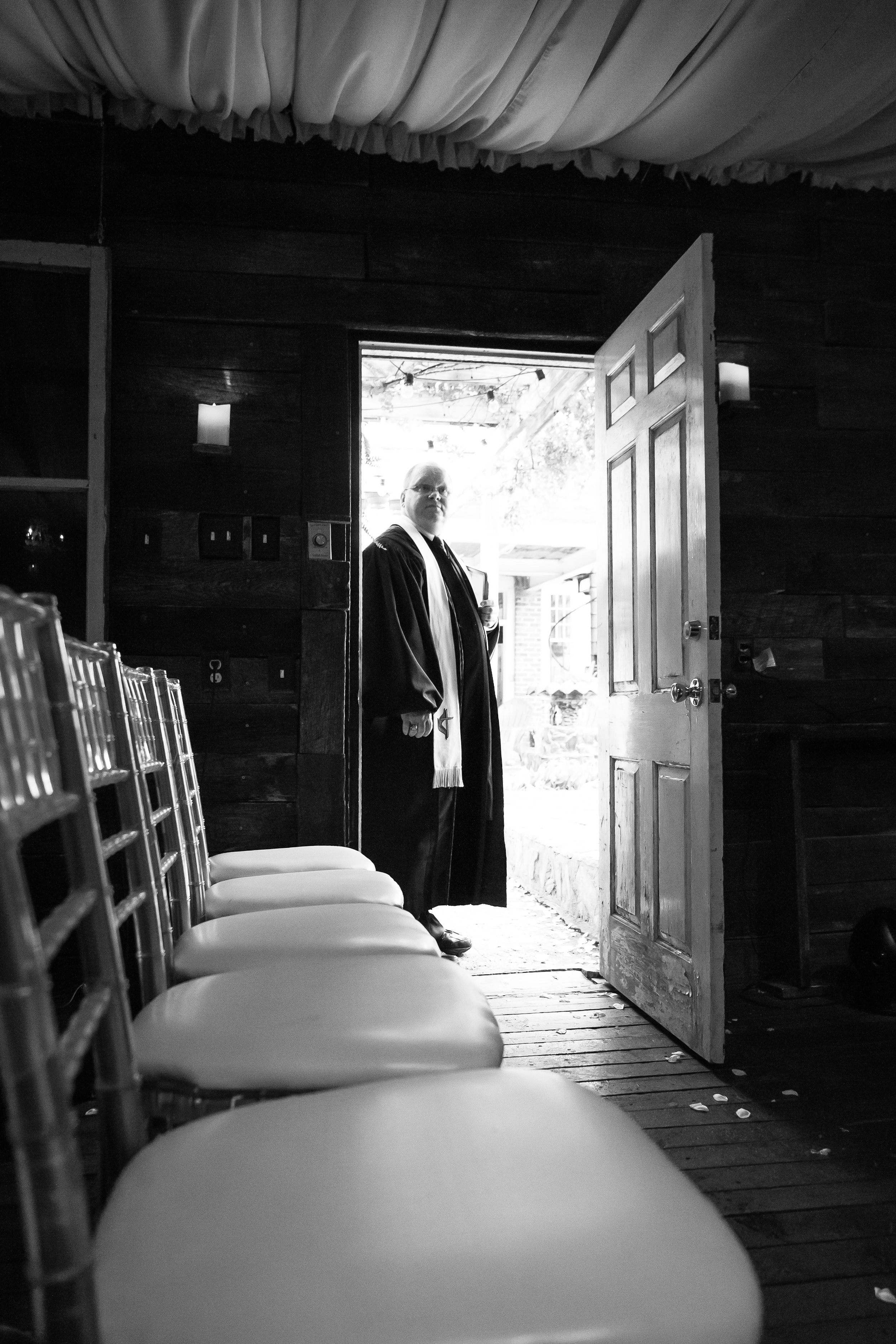 The Kyle House wedding photographer bent-lee carr fincastle, virginia preacher looking into the sanctuary just before the ceremony.