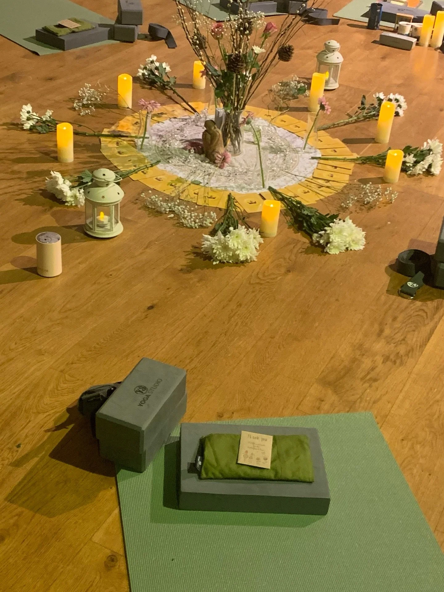 GODDESS FLOW FRIDAY 🧘&zwj;♀️ MID-WINTER ❄️ Rest, Relax, Re-set ❄️ 

It was one of those Fridays! The energies out-there felt wild! But in here, we gathered, we settled, we came back to ourselves, we allowed ourselves to feel the first stirrings of s