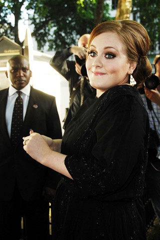 Adele_Glamour_V_24Aug11_wenn_b_320x480.jpg