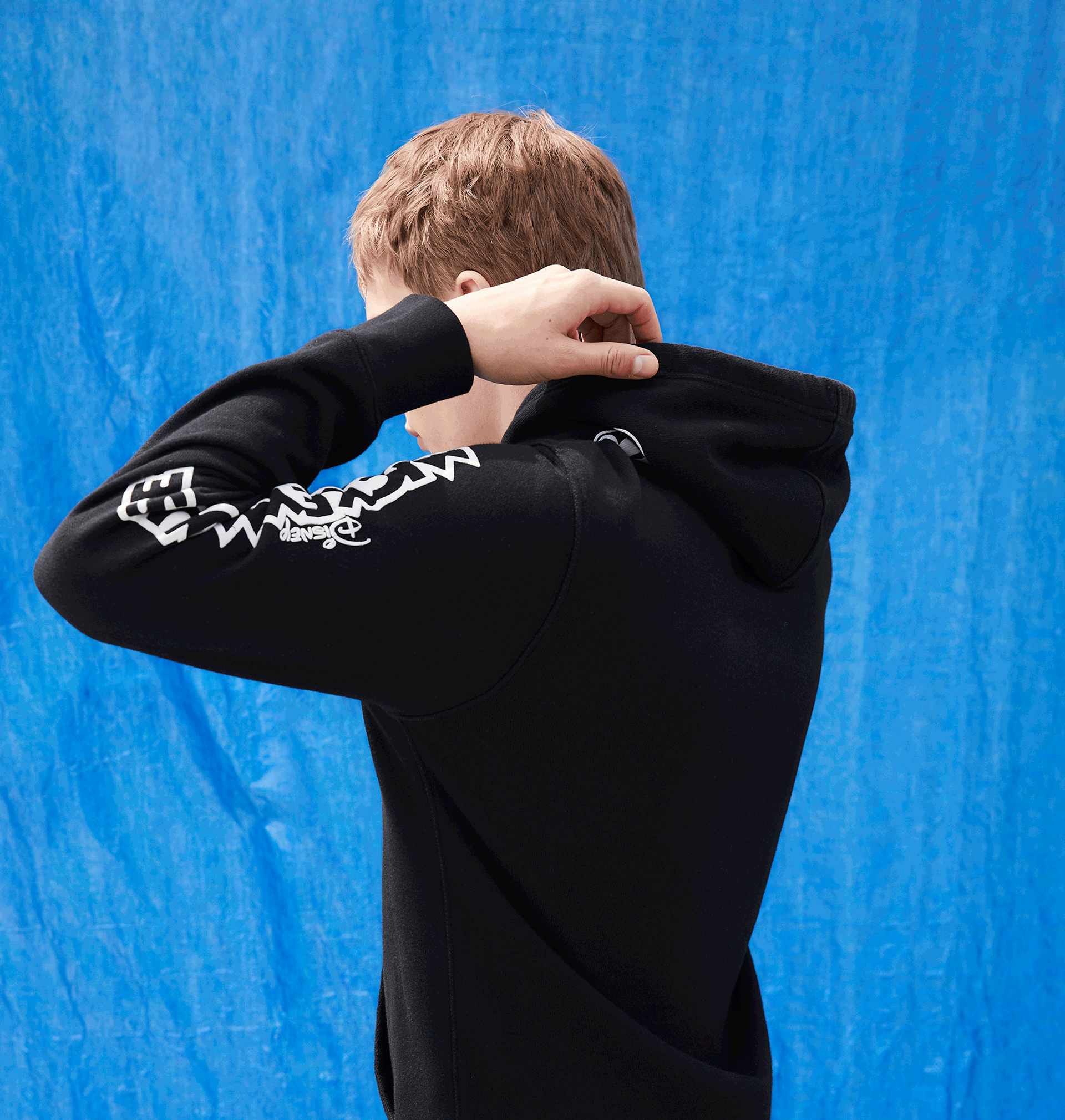 18_H2_Mickey_M_GIF_Tease_RGB.gif