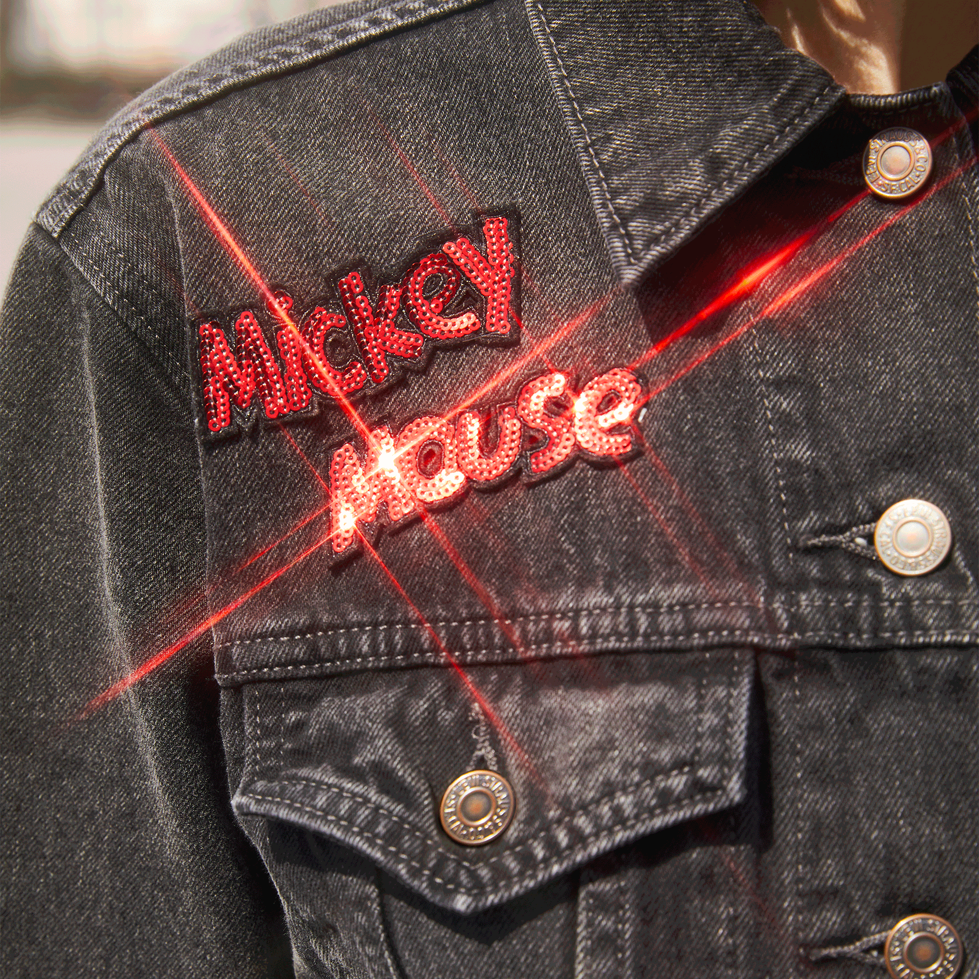 18_H2_Mickey_W_Trucker_GIF_RGB.gif