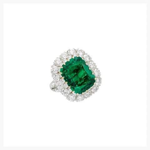 vancleefarpels.com fiyatı sipariş üstüne belirtiliyor.
