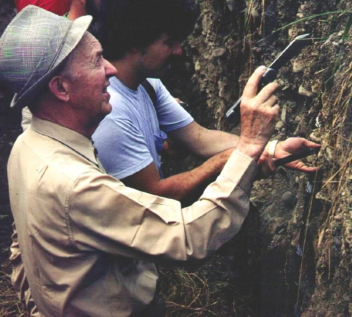DR. ROY W. SIMONSON EXAMINING A SOIL PROFILE NEAR ITHACA, NY. TAKEN BY DR. RAY R. WEIL AND USED WITH RAY’S PERMISSION. IT ALSO APPEARS IN BLACK AND WHITE FORMAT ON PAGE 75 OF THE BRADY AND WEIL (2002) TEXTBOOK. 