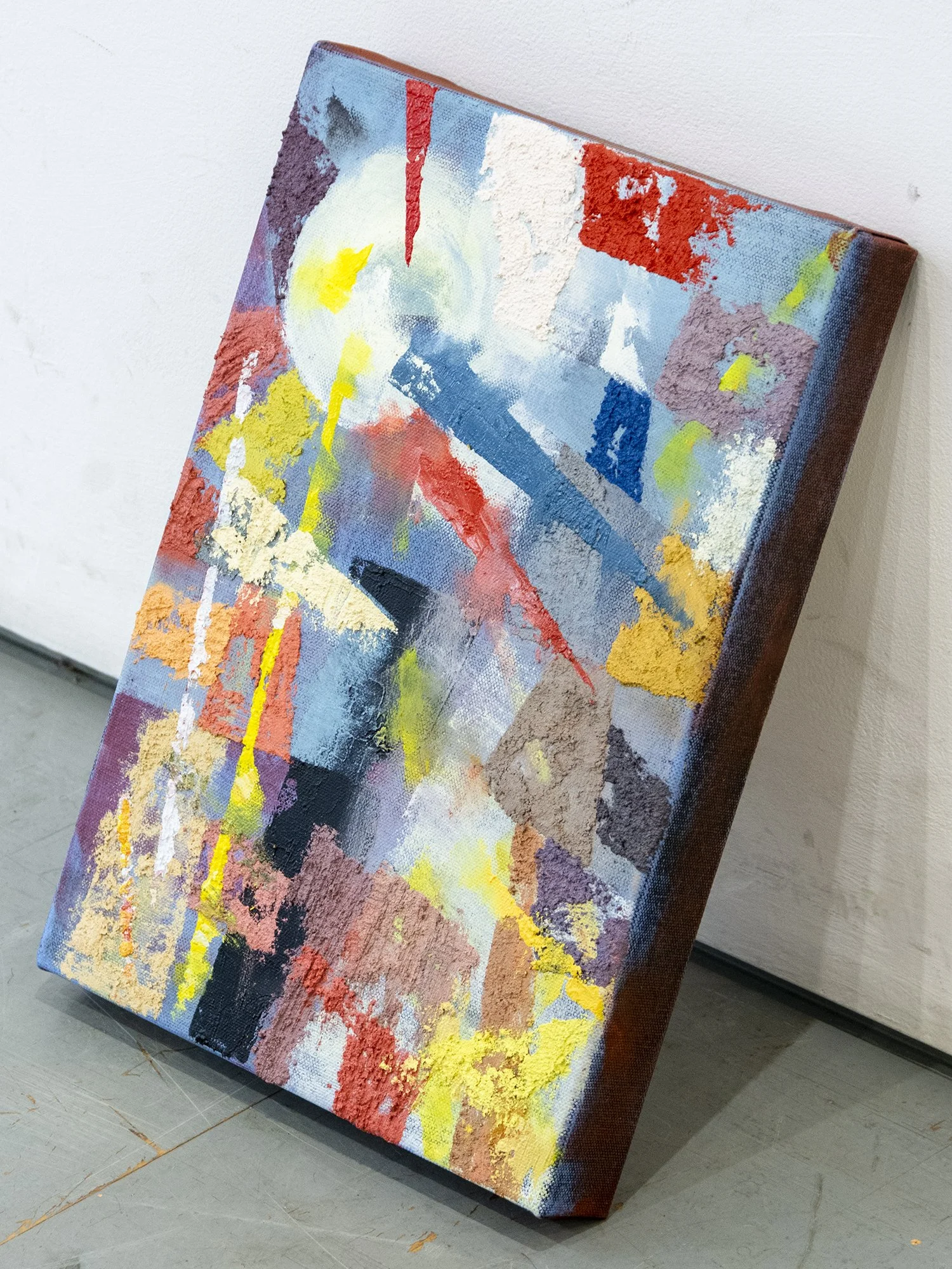 Pequeños Mundos XXV, empaste de óleo y polvo de mármol sobre lienzo, 36x27 cm. Estas piezas a pequeña escala empezaron como experimentos con pintura sobrante, pero más tarde se convirtieron en una serie aparte con su propio lenguaje visual.