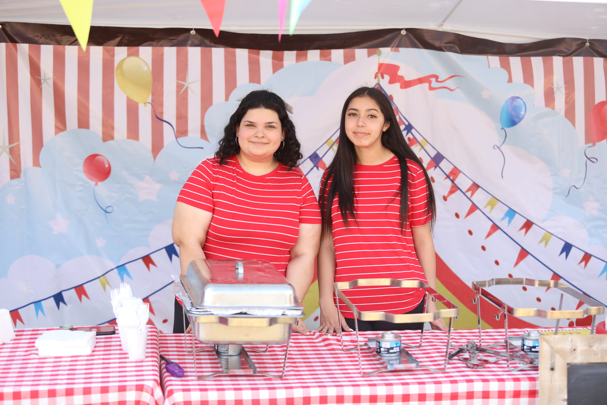 Carnies serving up deliciousness!