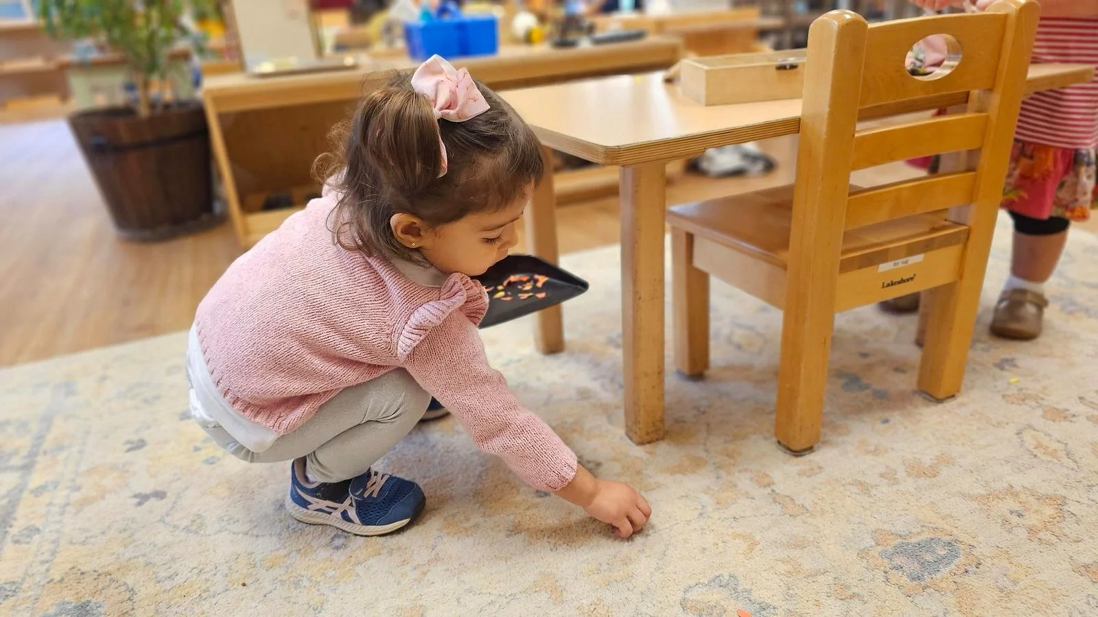 Alana picking up pieces of paper.jpg