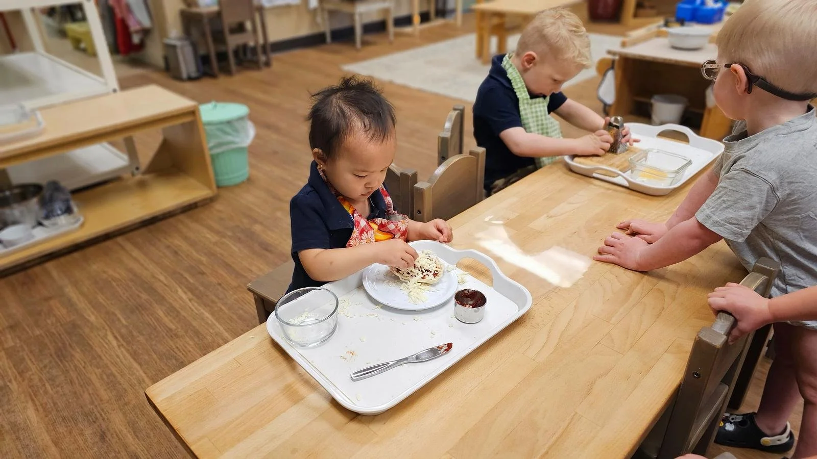 Amelia preparing pizza.jpg