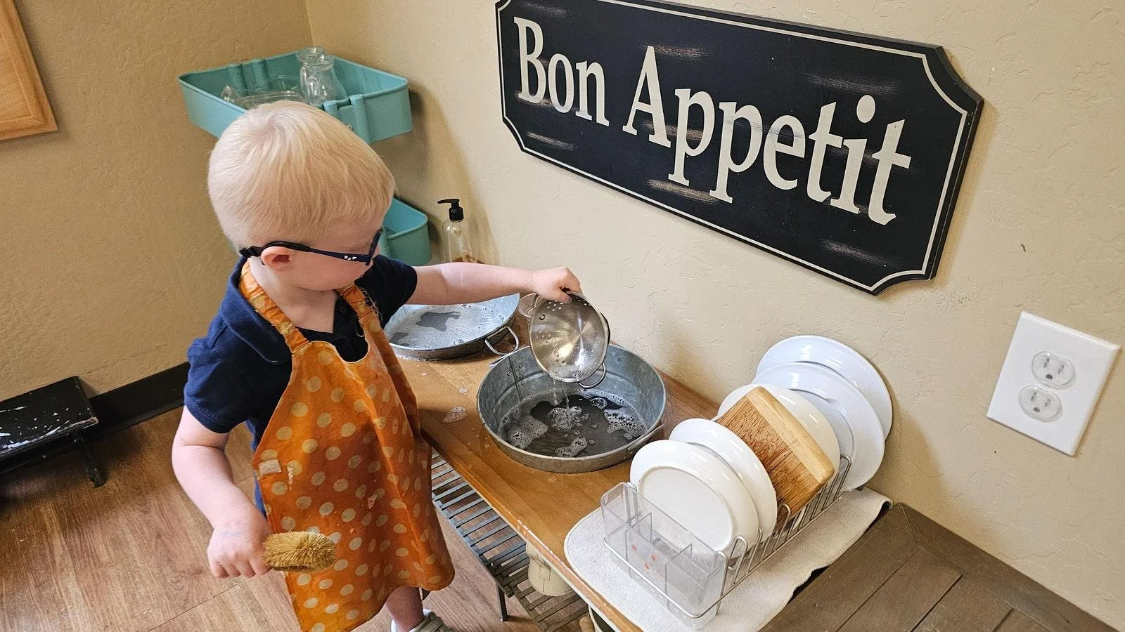 callum washing dishes.jpg