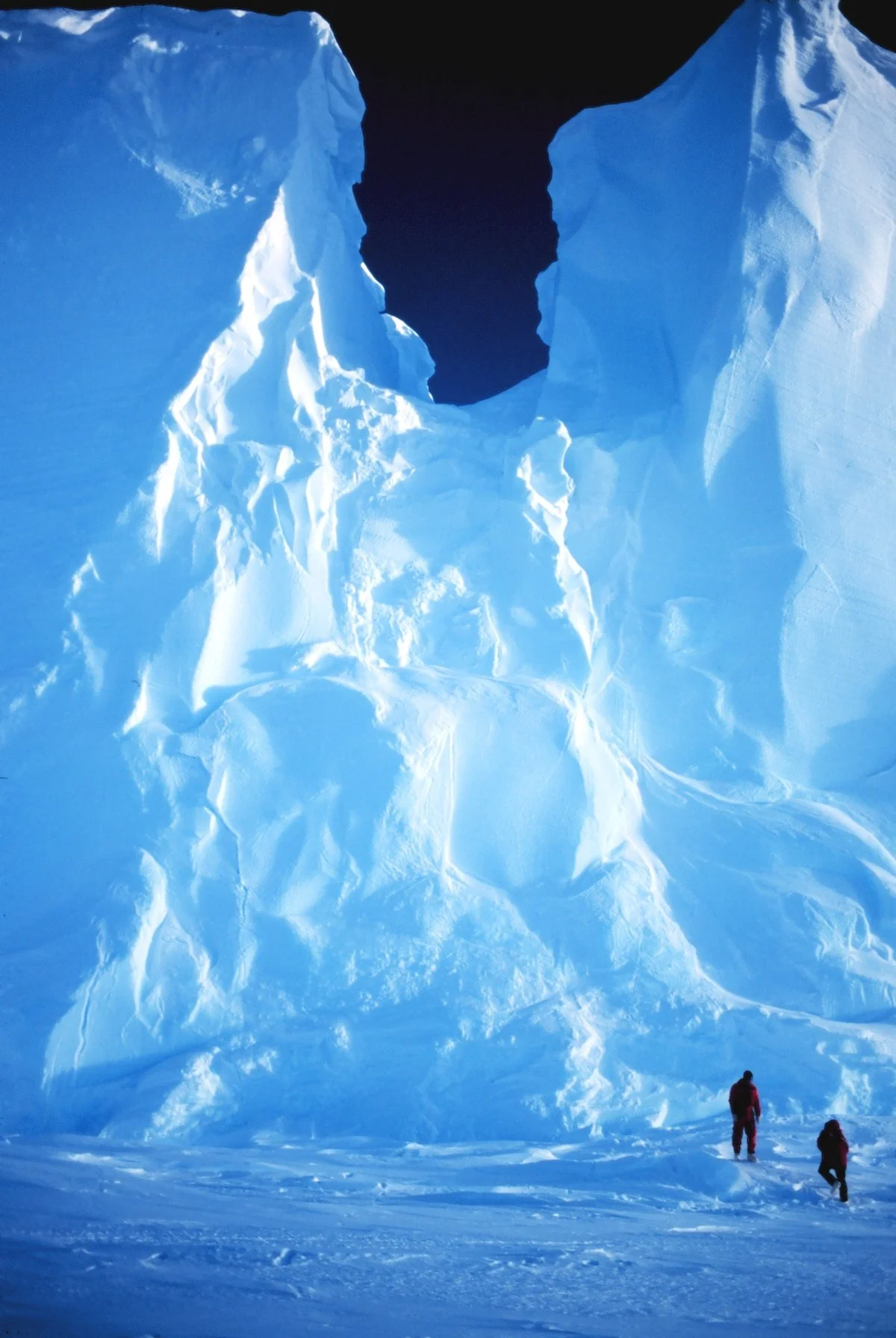 The Ross Ice Shelf at the Bay of Whales - the point where Amundsen staged his successful assault on the South Pole. Photo: NOAA