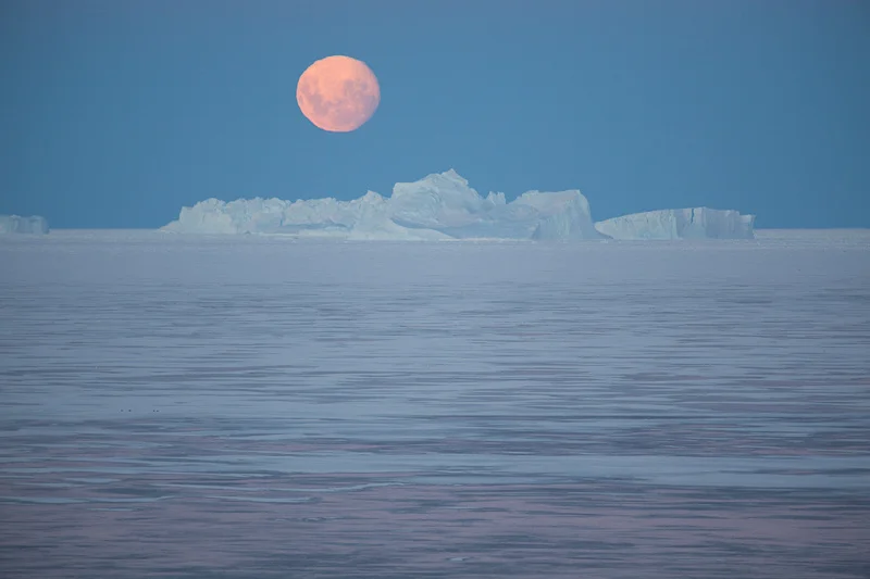 Moon on Ice. Photo: StormPetrel1 Flickr