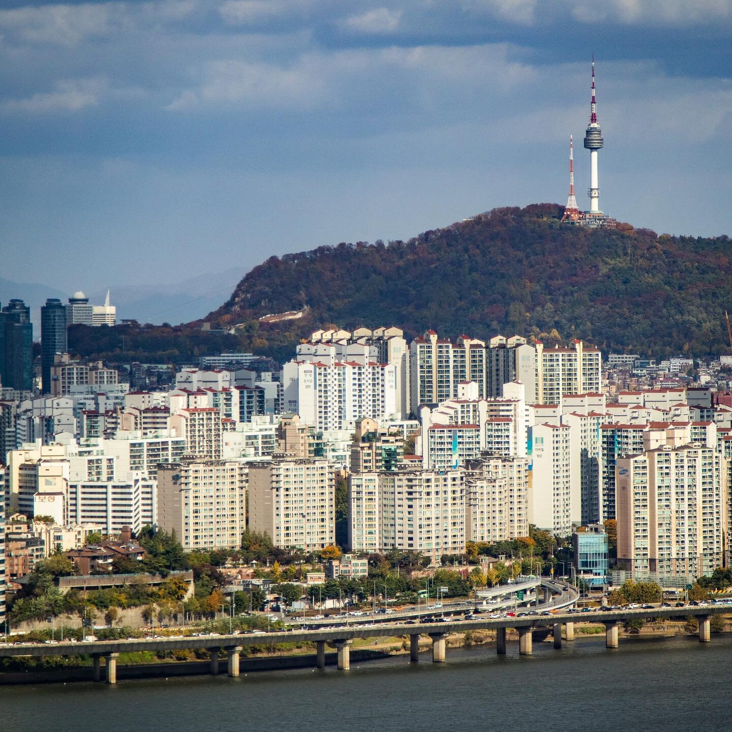 Seoul city view &hellip;.North tower in the background&hellip;.highrise bldgs everywhere&hellip;says 😊🙏
.
.
.
#seoul #southkorea #korea #city #cityphotography #urbanphotography #cityscape #landscape #view #sony #travelphotography #travel #travelgra