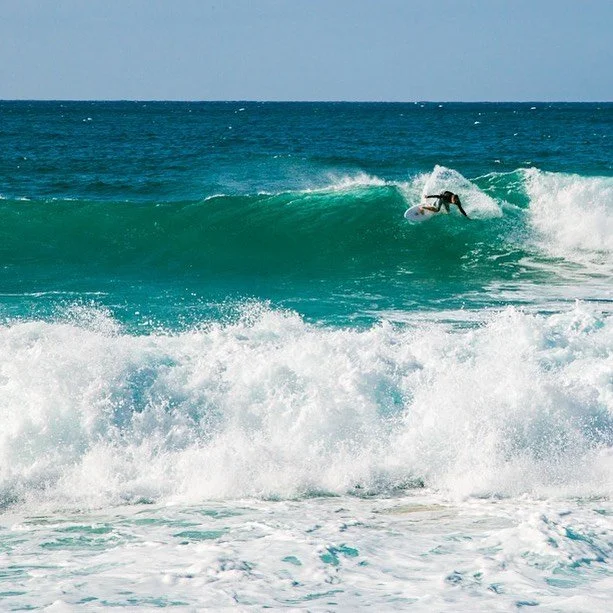 Rides the waves&hellip;enjoy the ride! &hellip;.says yours truly 

#hawaii #hawaiilife #hawaiivacation #beachlife #waves #ocean #oceanlife #surf #surfing #travel #travelphotography #travelgram #travelblogger #usa #yourshotphotographer #canonphotograp