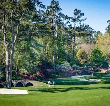 Amen corner! It&rsquo;s Master&rsquo;s week! Reminds me of the time I got to see this incredibly beautiful golf course&hellip;.I wonder what it is to play here! 🤔
.
.
.
#golf #masters #augustanational #georgia #atlanta #golfcourse #amencorner #beaut