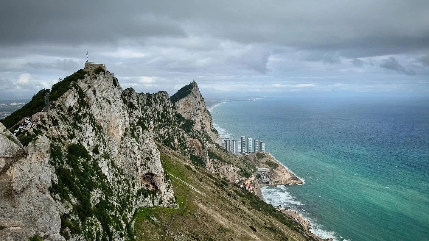 The Rock of Gibraltar! For perspective those skyscraper are 30 storied tall but look tiny &hellip;.crossing the border from Spain to the UK was an experience&hellip;says CB! 😊🙏

.
.
#gibraltar🇬🇮 #rockofgirbraltar #hike #outdoors #views #viewfromt
