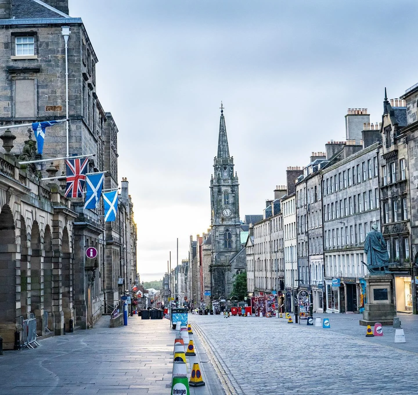 Edinburgh is enchanting &hellip;says me! 
.
.
#edinburg #edinburghlovers #uk #europe #edinburghcity #scotland #edinburgh_snapshots #edinburghscotland #travelphotography #travel #travelblogger #mylife #memories #view #historic #amazing #sony #streetph