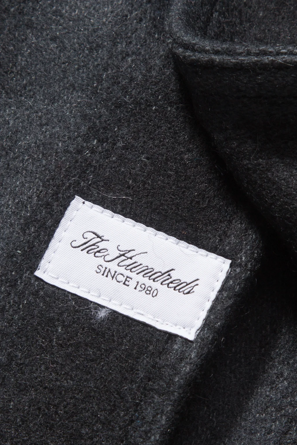 L18W208021_BLACK_LS_DETAIL_04.jpg