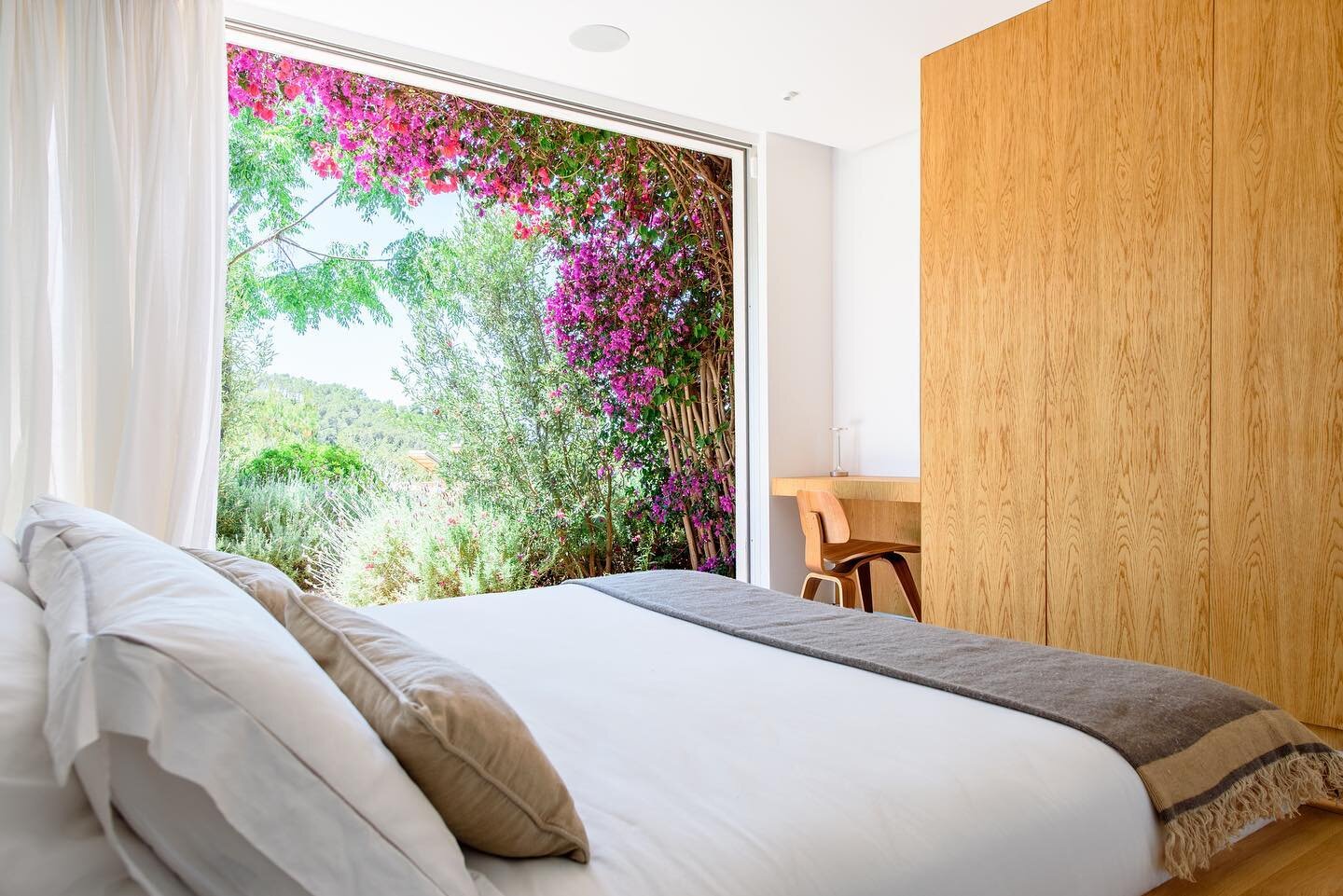 Bedroom goals
.
.
.

#realestatephotographer #ibizaproperties #realestateibiza #ibizarealestate #ibizahouse #ibizavilla #houseinthewoods #holidayrental #modernhouse #ibizaproperty #realestatephoto #ibizavillas #luxuryhomes #bluehourphotography #homes