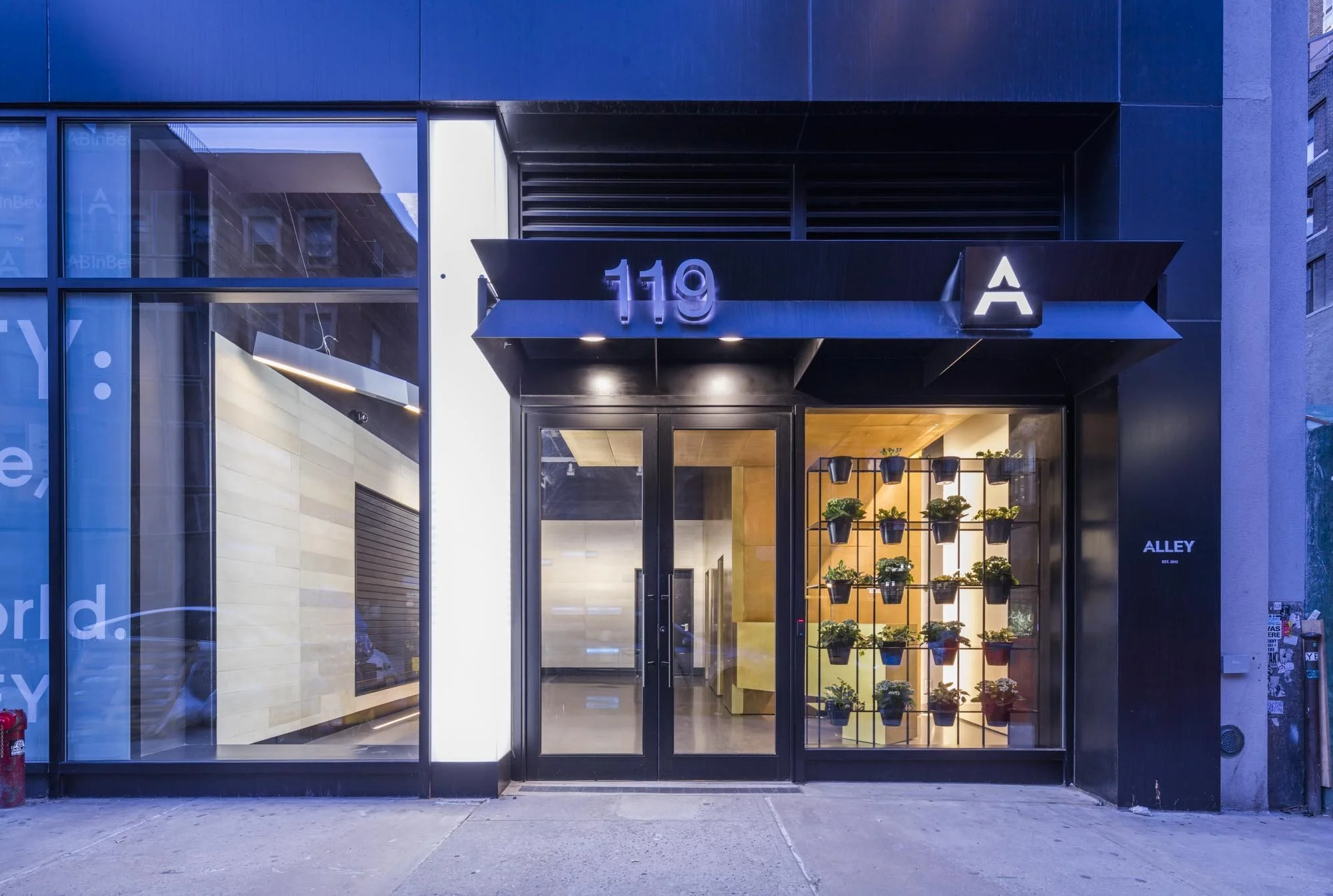 Alley: 119 W 24st