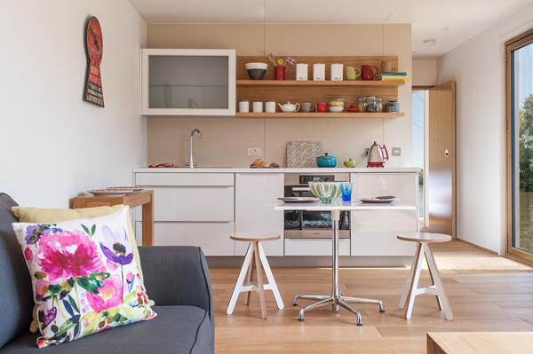 Floating_home_Thames_Ecofloat_kitchen_Design_Hunter.jpg