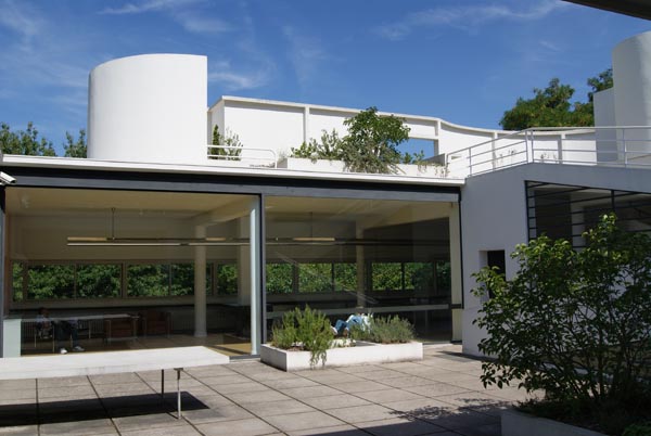 Vila_Savoye_Le_Corbusier_Design_Hunter8.jpg