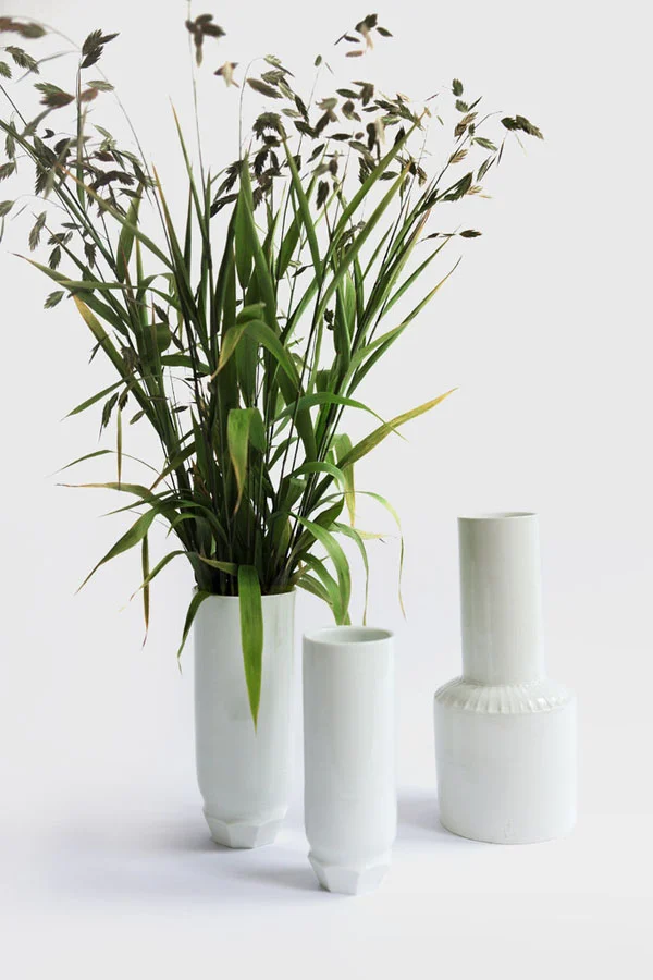 Matthias_Kaiser_white_vases_The_Garden_Edit_Design_Hunter.jpg