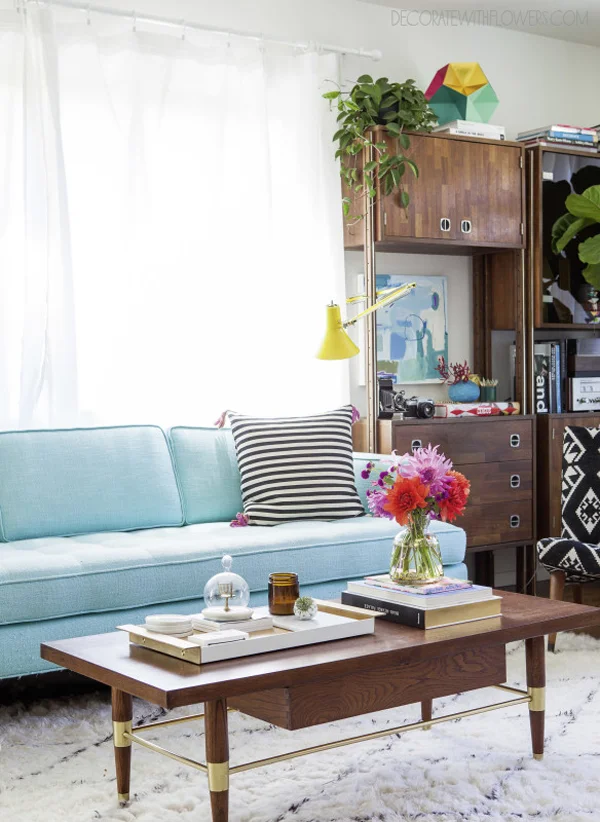 Bri_Emery_home_Decorate_with_flowers.jpg