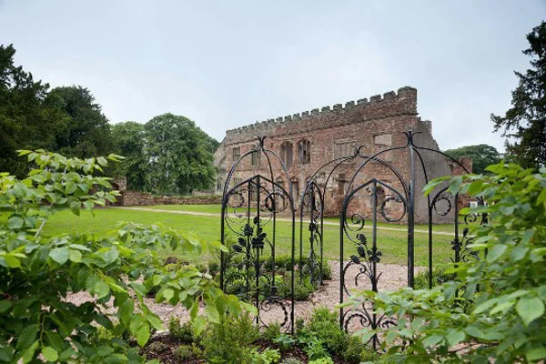 Astley-Castle-garden-Design-Hunter.jpg