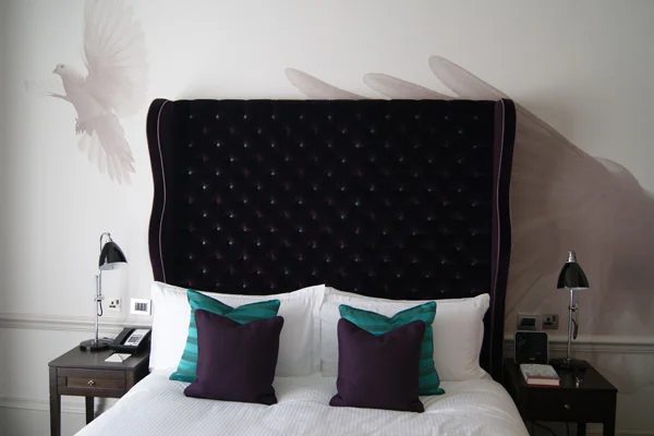 The_Ampersand_Hotel_Deluxe_Room_Design_Hunter.jpg