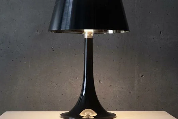 Phillippe_Starck_lamp.jpg