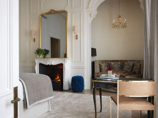 circular_day_bed_the_kensington_hotel.jpg