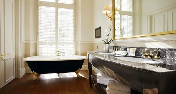 bathroom_the_Kensington_hotel.jpg