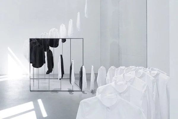 cos_nendo_black_white_shirts_installation.jpg