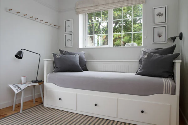 The_House_in_the_Sea-daybed.jpg