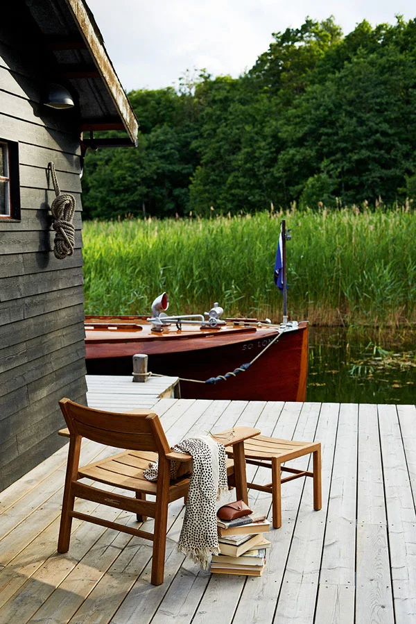 djuro_armchair_teak_footstool_teak_photo_johan_carlson_1.jpg